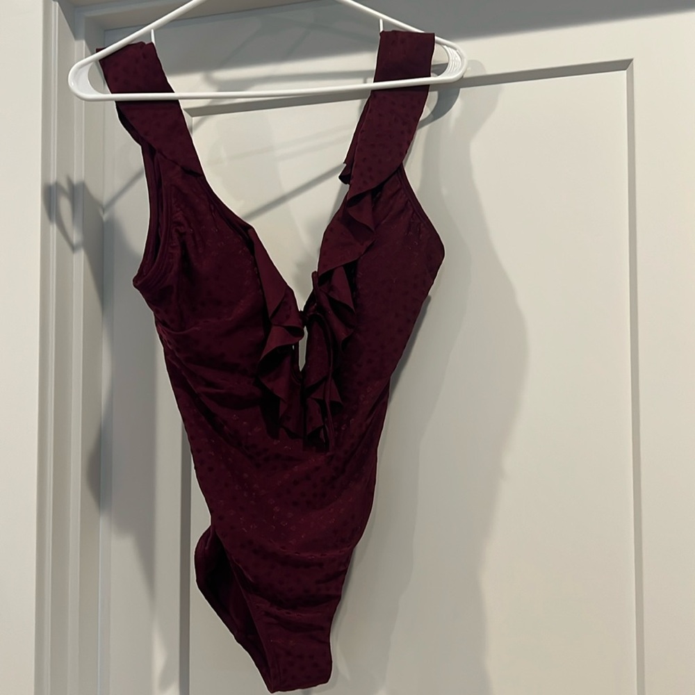 Women’s size 10 robin piccone burgundy one piece swimsuit never worn